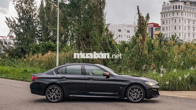 BMW 5 Series 2022 520i M Sport - 30000 km