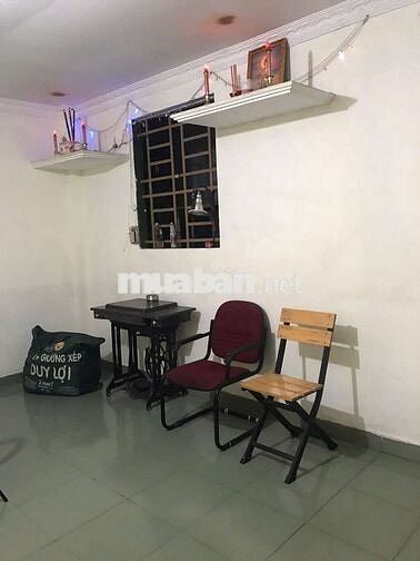 Nhà hẻm xe tải phù hợp gia đình đông người, cách Vincom Dĩ An 1km.