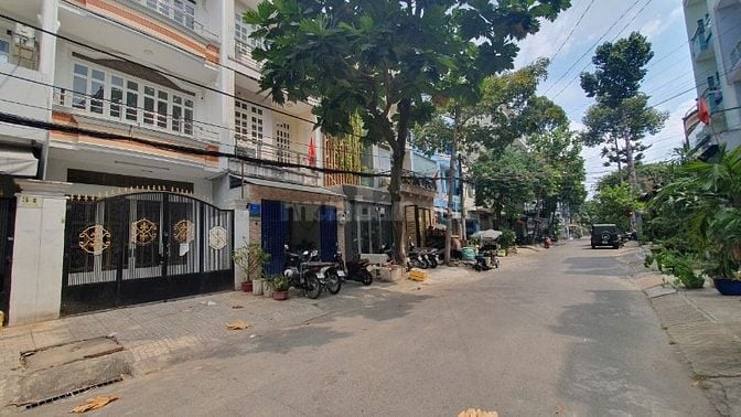 Cần bán nhà 32 đường 24B - KDC Tên Lửa