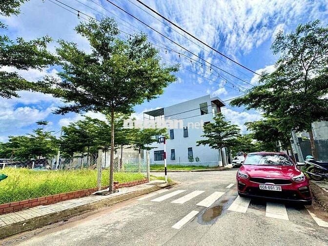 Tin Cực Hot. Bán 5 lô liền kề đối diện công viên ngay KDC Bửu Long mở