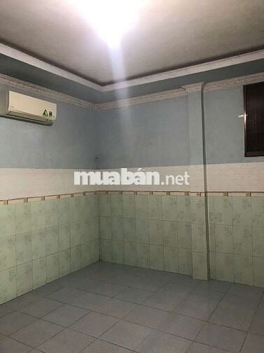 Nhà hẻm xe tải phù hợp gia đình đông người, cách Vincom Dĩ An 1km.