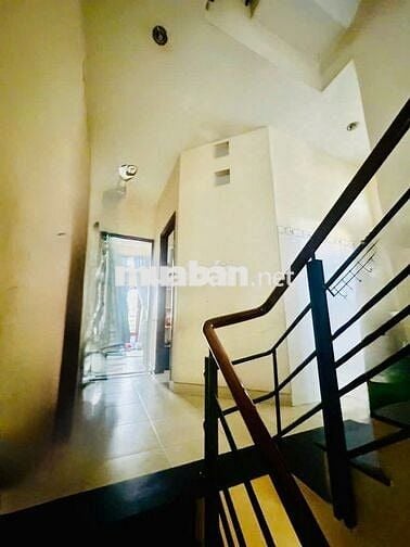 NHÀ 3 LẦU BTCT - MÁI CHE THANG - SÁT MT TIỀN HẺM ÂU DƯƠNG LÂN, P3 Q8