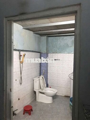 Nhà hẻm xe tải phù hợp gia đình đông người, cách Vincom Dĩ An 1km.