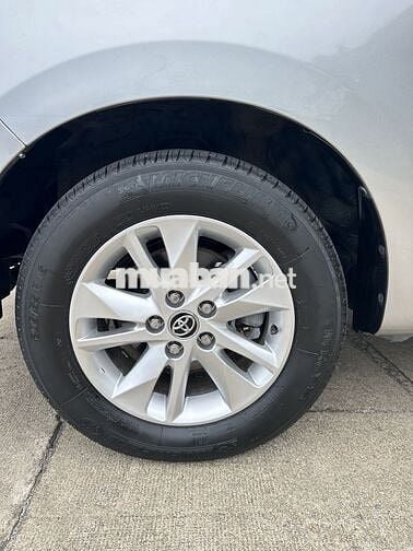 Toyota Innova 2018 2.0E - 125 km