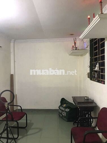 Nhà hẻm xe tải phù hợp gia đình đông người, cách Vincom Dĩ An 1km.