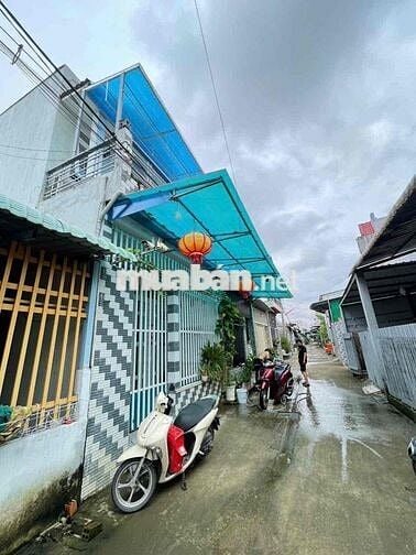 Nhà lầu 2 phòng 2 máy lạnh hẻm giáp KDC Stella Mega City