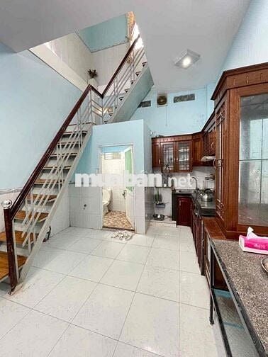 Nhà lầu 2 phòng 2 máy lạnh hẻm giáp KDC Stella Mega City