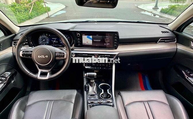 Kia K5 Premium 2022 giá rẻ