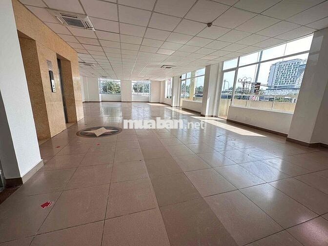 TOÀ MỚI - GÓC 3 MT CỘNG HOÀ 1600M2 - KHU DÂN CƯ SẦM UẤT GIÁ THUÊ TỐT