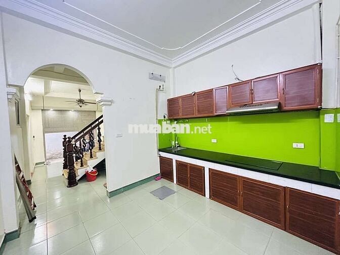 BÁN NHÀ ĐẸP GIA ĐÌNH TỰ XÂY PHỐ LĨNH NAM- Ô TÔ GẦN NHÀ