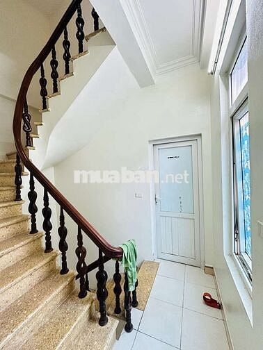 BÁN NHÀ ĐẸP GIA ĐÌNH TỰ XÂY PHỐ LĨNH NAM- Ô TÔ GẦN NHÀ