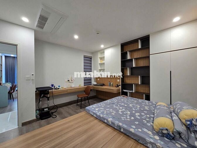 Bán căn Sky Villa 4PN Full NT   tầng 2 -  Celadon city