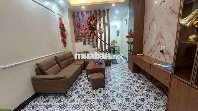 Bán nhà Ngọc Thuỵ, ngay vườn hoa đầu cầu Long Biên,50m 5 tầng, 8,45 tỷ