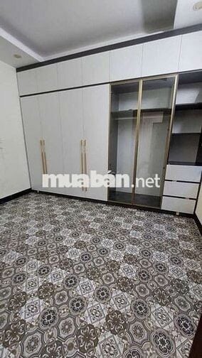 Bán nhà Ngọc Thuỵ, ngay vườn hoa đầu cầu Long Biên,50m 5 tầng, 8,45 tỷ