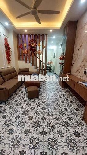 Bán nhà Ngọc Thuỵ, ngay vườn hoa đầu cầu Long Biên,50m 5 tầng, 8,45 tỷ