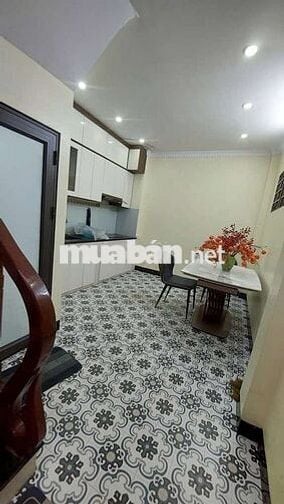 Bán nhà Ngọc Thuỵ, ngay vườn hoa đầu cầu Long Biên,50m 5 tầng, 8,45 tỷ