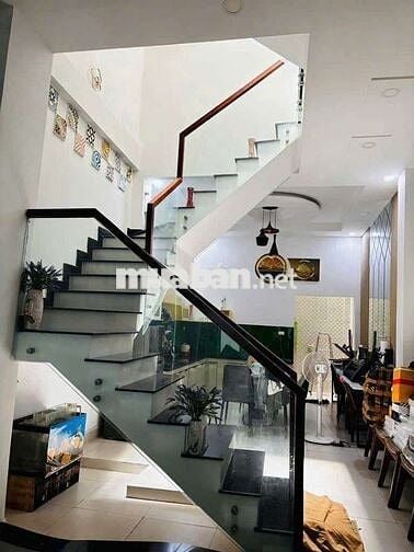 NHÀ 1TRỆT 2LẦU 80M2 3PN 4WC, SÂN OTO, SẴN NỘI THẤT, NGAY CHỢ HIỆP BÌNH