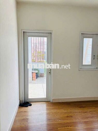 NHÀ 1TRỆT 2LẦU 80M2 3PN 4WC, SÂN OTO, SẴN NỘI THẤT, NGAY CHỢ HIỆP BÌNH