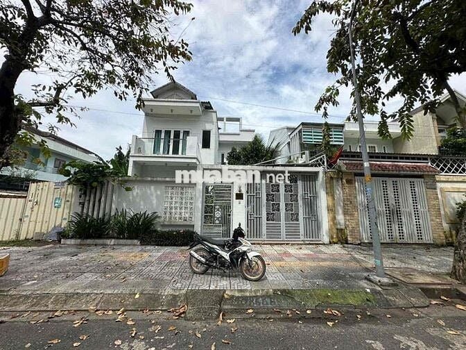 233m2, Biệt thự đối diện CV, 2 mặt tiền trước sau 4PN chie 15,5TỶ