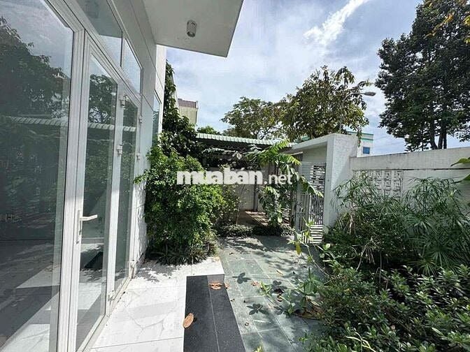 233m2, Biệt thự đối diện CV, 2 mặt tiền trước sau 4PN chie 15,5TỶ