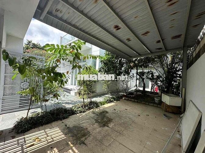 233m2, Biệt thự đối diện CV, 2 mặt tiền trước sau 4PN chie 15,5TỶ