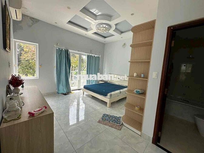 233m2, Biệt thự đối diện CV, 2 mặt tiền trước sau 4PN chie 15,5TỶ