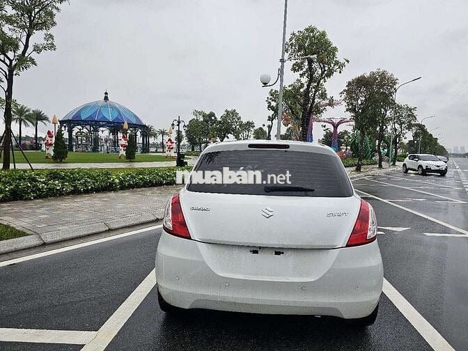 Suzuki Swift 1.4AT màu trắng, số tự động