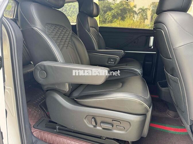 xe gia đình hyundai custin cao cap 2023