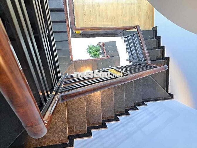 NHỈNH 7TỶ BÁN NHÀ ĐƯỜNG PHAN VĂN HỚN 4PN SÂN ĐỂ Ô TÔ , 5*30m , SHR