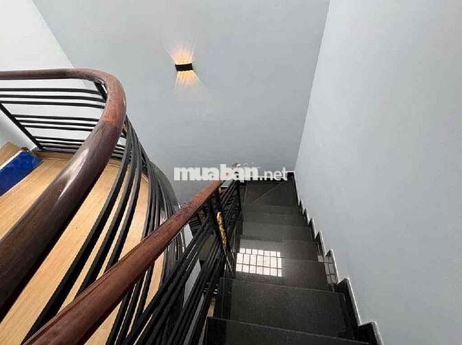 NHỈNH 7TỶ BÁN NHÀ ĐƯỜNG PHAN VĂN HỚN 4PN SÂN ĐỂ Ô TÔ , 5*30m , SHR