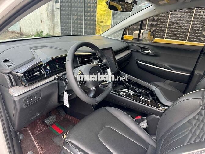 xe gia đình hyundai custin cao cap 2023