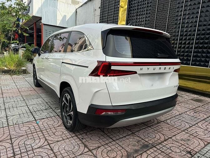 xe gia đình hyundai custin cao cap 2023