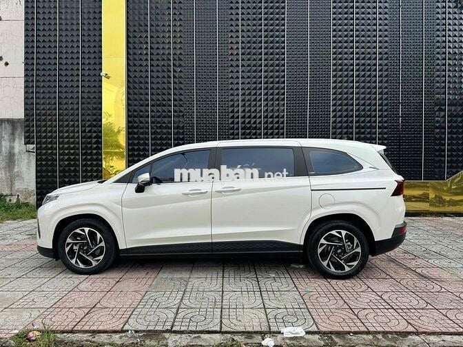 xe gia đình hyundai custin cao cap 2023