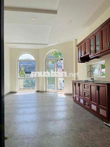 CHO THUÊ CĂN GÓC 2 MTKD - 133.5M2 - 1 TRỆT 3 LẦU - GẦN PHẠM VĂN ĐỒNG