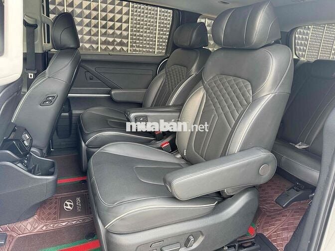 xe gia đình hyundai custin cao cap 2023