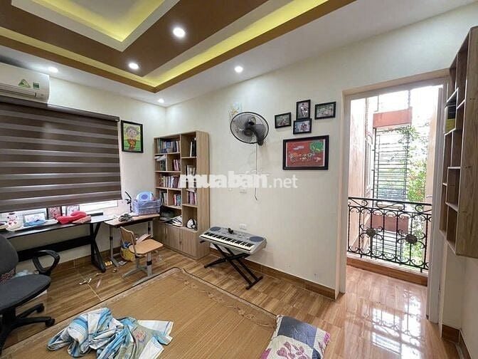 Nhà 5 Tầng Cổ Linh Thạch Bàn – Ô Tô Vào Gần Ngõ Cực Nông – Nhỉnh 5 tỷ