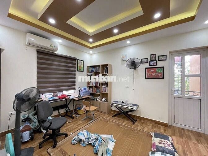 Nhà 5 Tầng Cổ Linh Thạch Bàn – Ô Tô Vào Gần Ngõ Cực Nông – Nhỉnh 5 tỷ