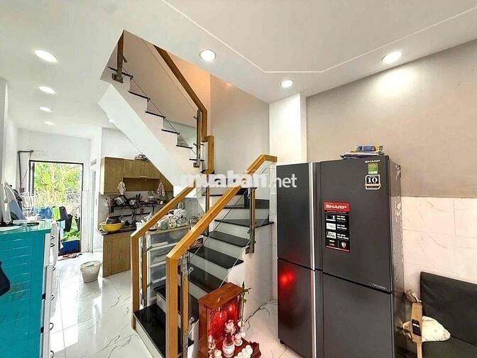 Bán Nhà 3.2 dài 10. trệt lầu nhà mới. 2pn 2wc. vị trí đẹp.