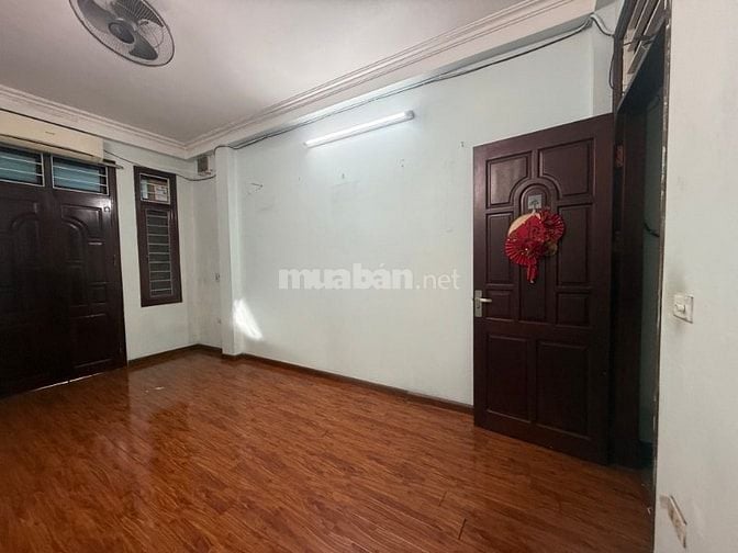 Bán Gấp! Nhà Hiếm 7.9ty phố Lò Đúc 40m 3T, 4 phòng, ban công mặt phố