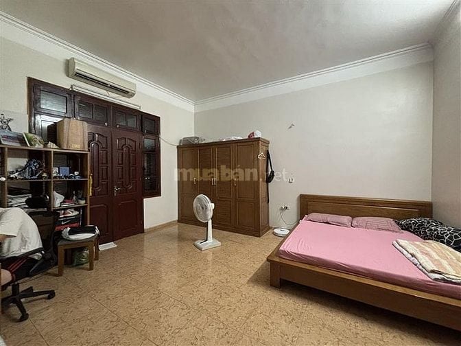 Bán Gấp! Nhà Hiếm 7.9ty phố Lò Đúc 40m 3T, 4 phòng, ban công mặt phố