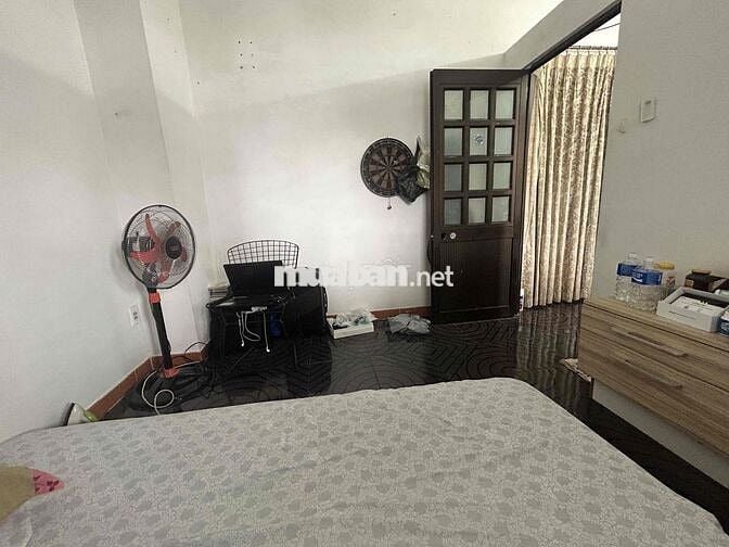 phòng 45m2- đẹp- ban công rộng thoáng có nội thất-máy lạnh