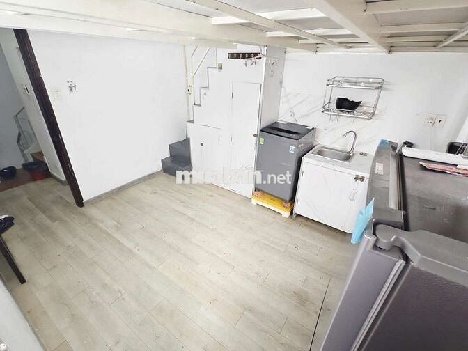 DUPLEX full nội thất máy giặt riêng cửa sổ đón nắng giáp Phú Nhuận Q1