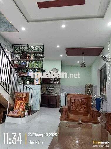 Nhà 2 tầng 1 sân thượng kẹp hẻm hông mặt tiền Nguyễn Xuân Hữu