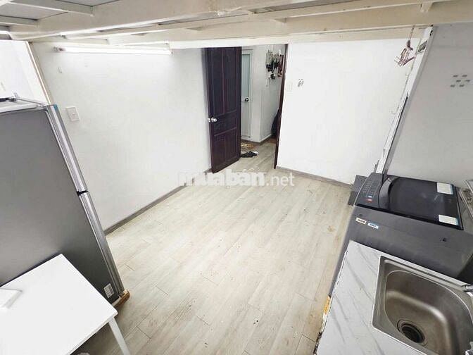 DUPLEX full nội thất máy giặt riêng cửa sổ đón nắng giáp Phú Nhuận Q1