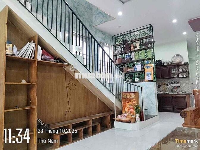 Nhà 2 tầng 1 sân thượng kẹp hẻm hông mặt tiền Nguyễn Xuân Hữu