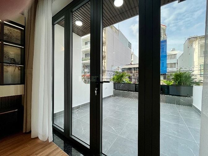 Nhà 5 tầng mới đẹp thang máy full nội thất vô ở liền