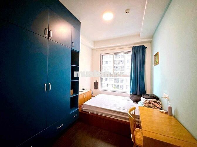 Cho thuê 2PN.1WC full nội thất view hồ bơi-Golden Mansion