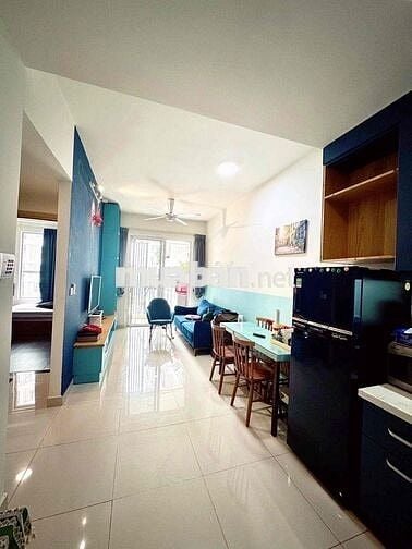 Cho thuê 2PN.1WC full nội thất view hồ bơi-Golden Mansion