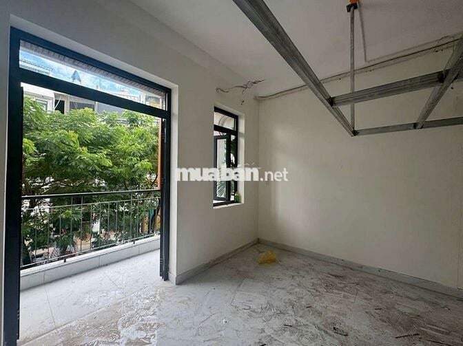 Gác ban công - cho sinh viên - đi bộ tới IUH cơ sở Nguyễn Văn Dung