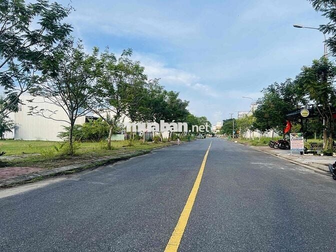 mặt tiền đường Trịnh Hoài Đức, lô sạch đẹp